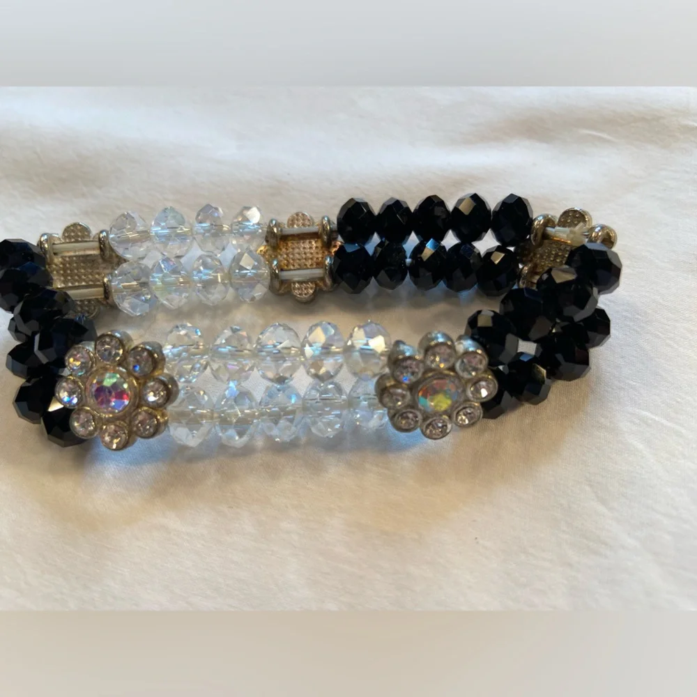 Bracelet‎ Rhinestones, crystal, black beads, strung on elastic